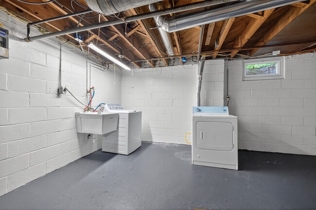 Two Town Laundry - Erie Townhomes