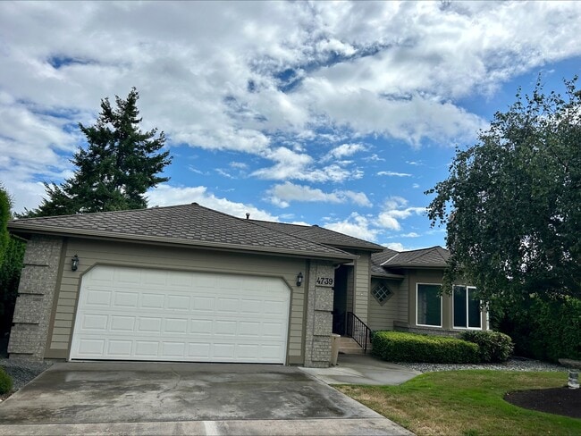 Building Photo - 4739 S Golf Course Dr