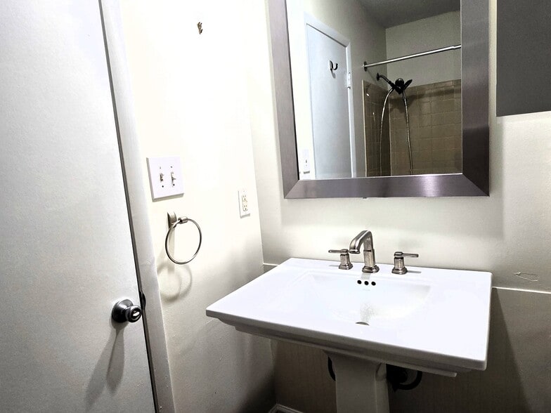 Building Photo - 2033 N Cameron St