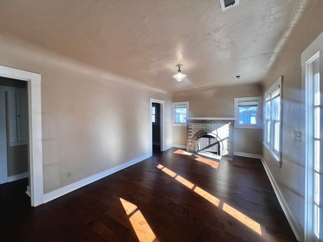 Building Photo - Charming Petaluma Home Near Downtown