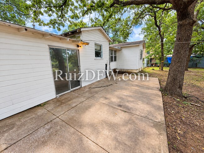 Building Photo - 6360 Renwood Dr