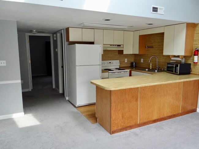 Building Photo - Spacious 2 bed/2 bath Deer Creek Villas-Su...