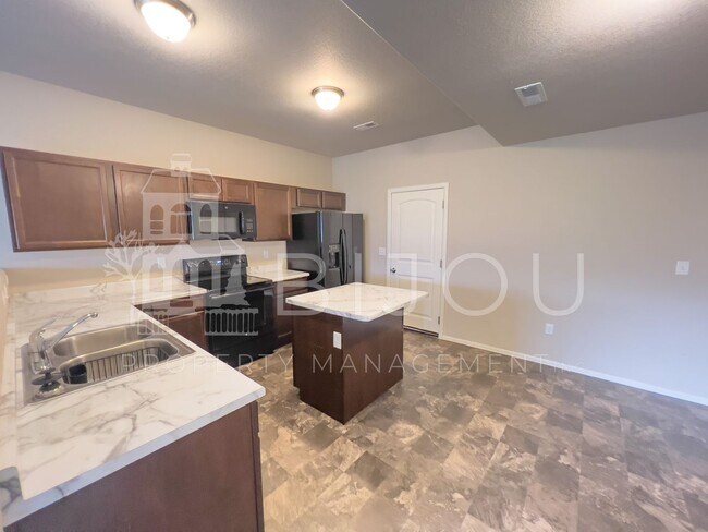 Building Photo - Spring Creek Townhome