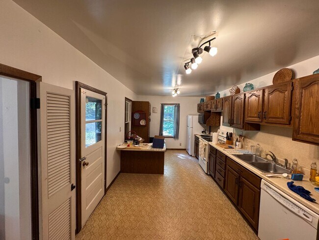 Building Photo - AVAILABLE NOW - Very Spacious, Unique, and...