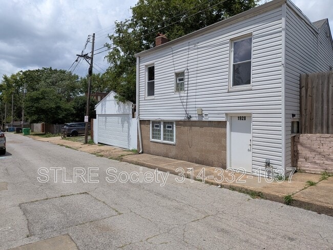 Building Photo - 1928 Arsenal St