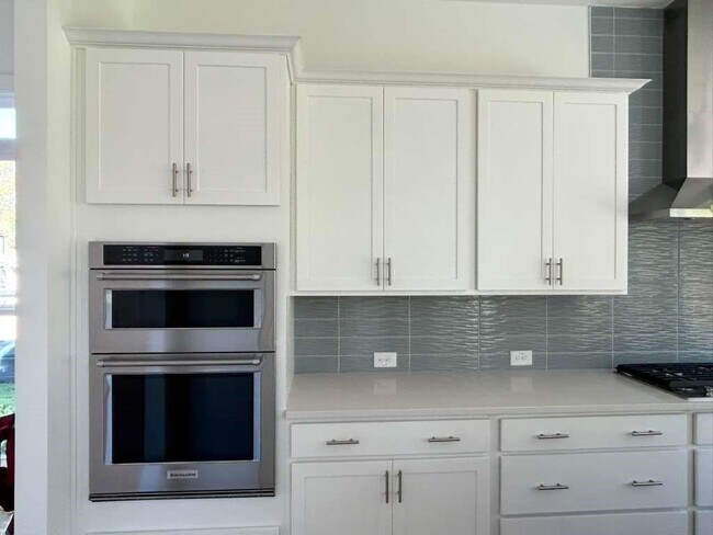 Building Photo - 6940 Pond Vw Dr