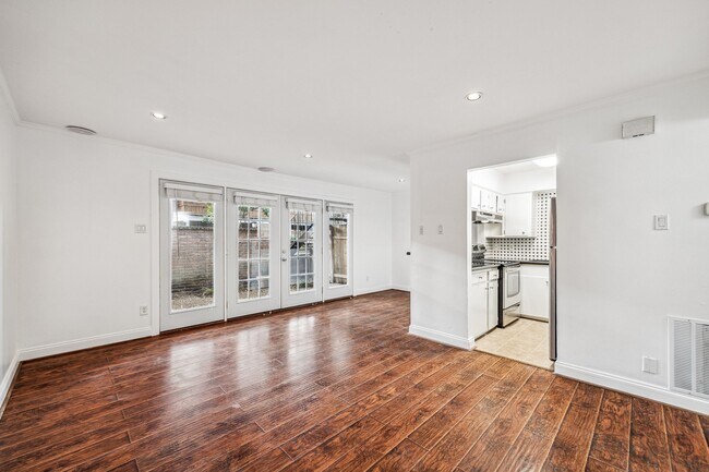 Building Photo - 3922 W Alabama St