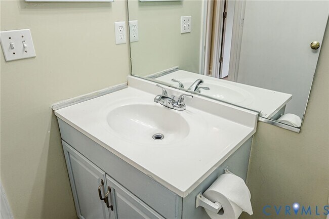 Building Photo - 811 Kiefer Field Ct