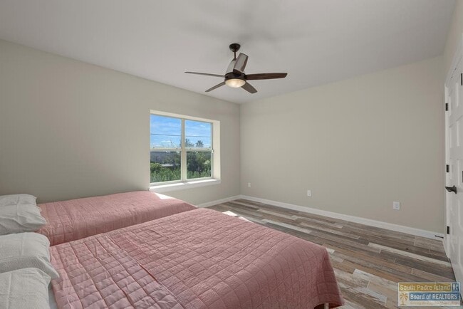 Building Photo - 618 N Shore Dr