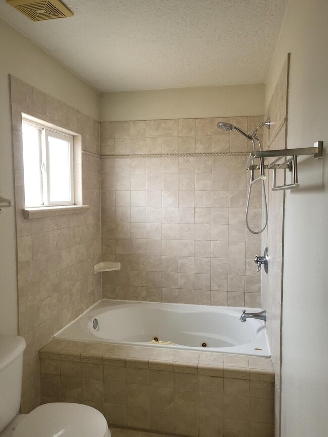 Building Photo - 9367 Vista Clara Loop NW