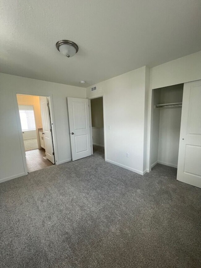 Building Photo - NEW Saratoga Springs Home