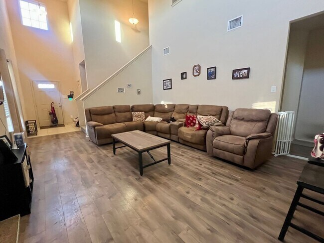 Building Photo - 3-Bedroom Home on Corner Lot in Cottonwood Creek