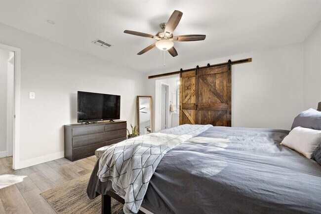 Building Photo - 1009 Rolling Green Cir