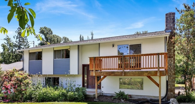 Building Photo - $1000 off first month rent w/ 12-month lea...
