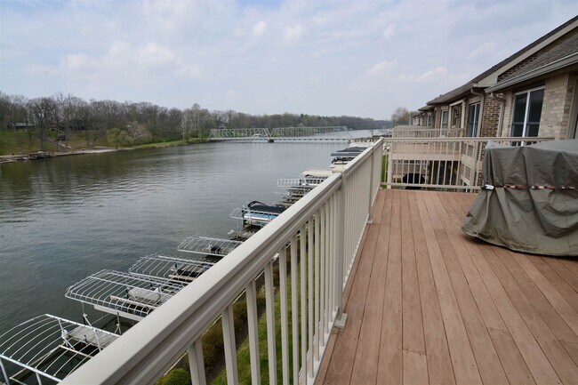 Building Photo - 12368 Bridgeview Dr N