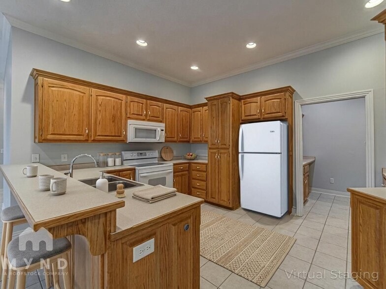 Building Photo - 3253 S Kickapoo Ave