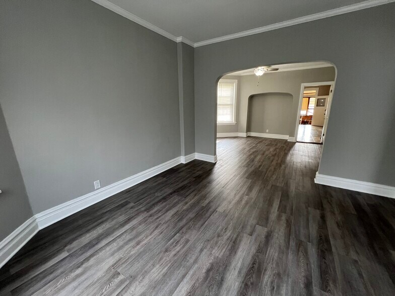 Building Photo - 4718 N Laramie Ave