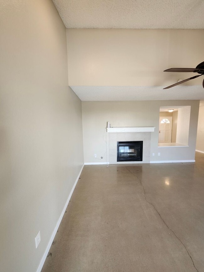 Building Photo - Charming Single-Story Home