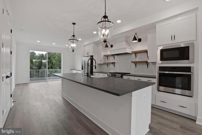 Building Photo - 5041 Bigleaf Rd
