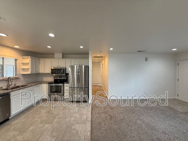 Building Photo - 426 J St