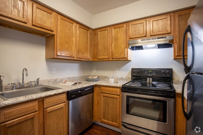 Primary Photo - Silver Creek Apartments | 1-3 Bedroom Apar...