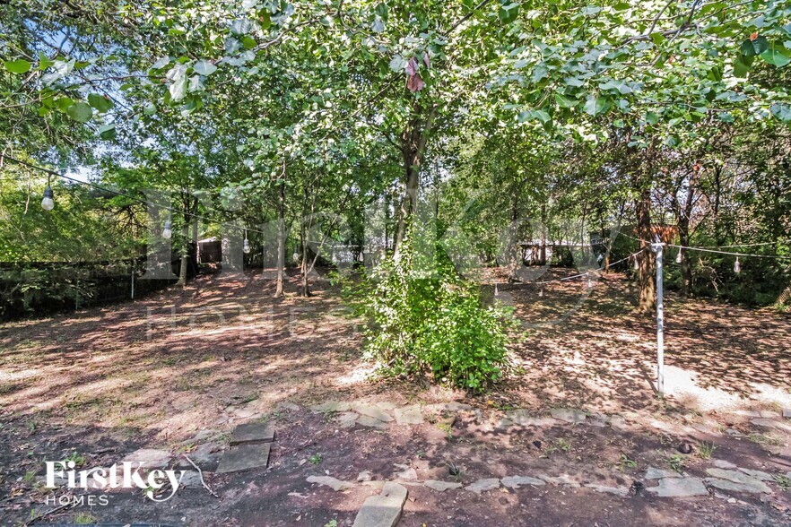 Building Photo - 1307 S White Station Rd