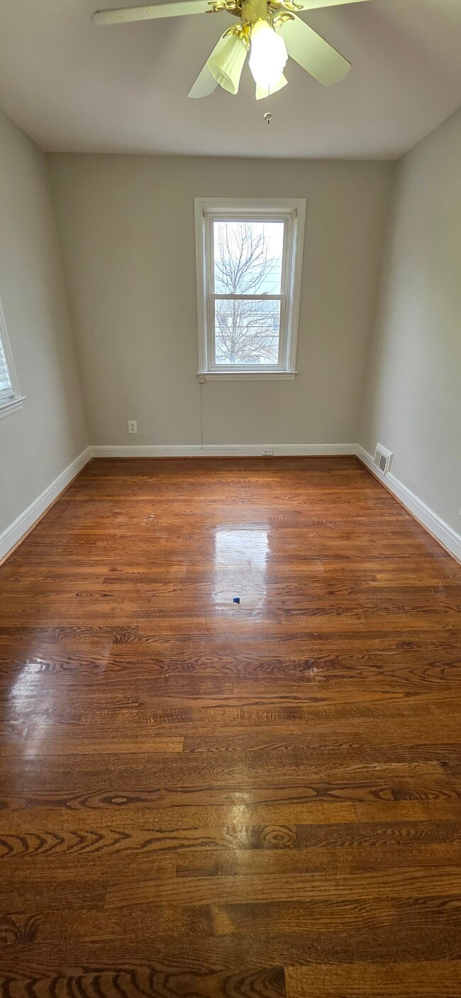 Building Photo - 3909 Rosecrest Ave