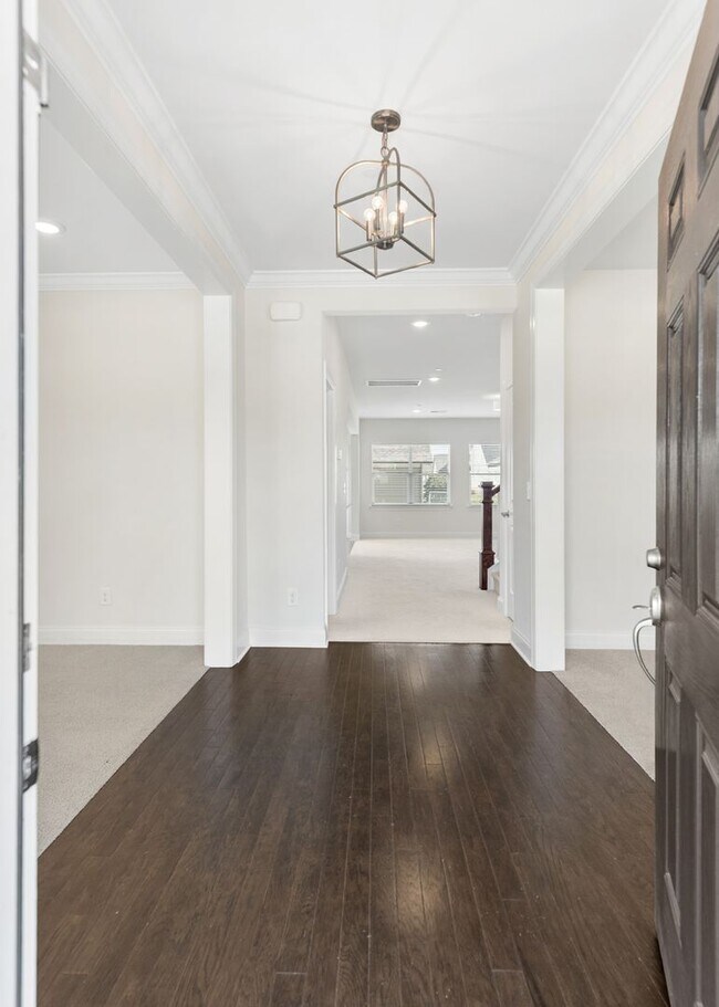 Building Photo - 797 Ravensdowne-