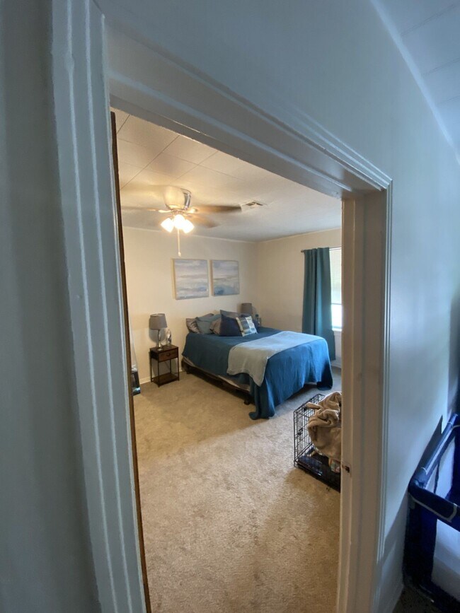 Building Photo - 738 1/2 Massachusetts