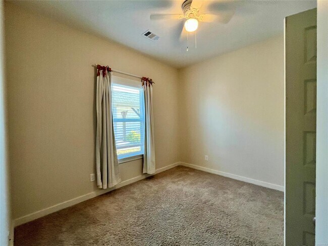 Building Photo - 876 Hedgefield Way