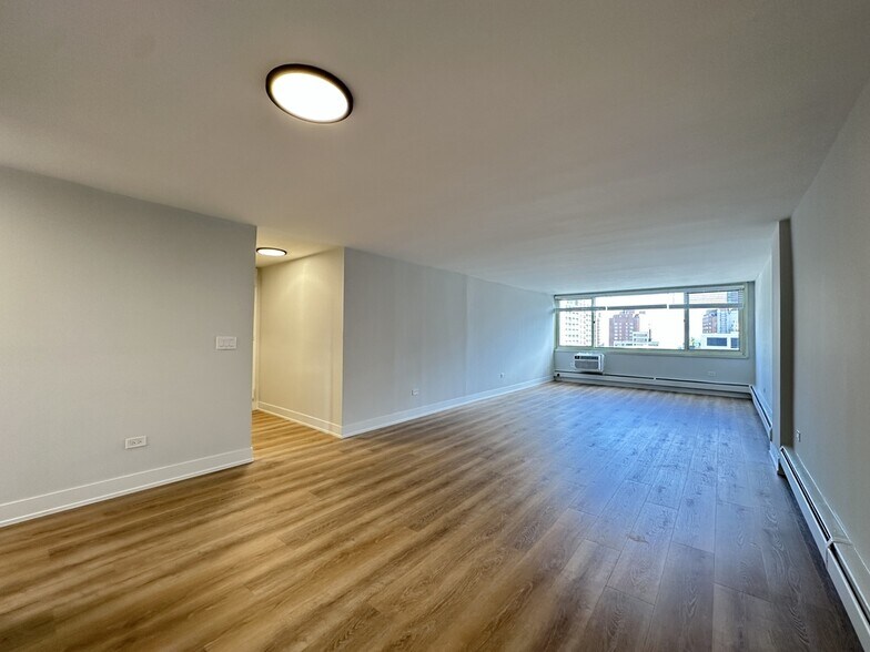 Building Photo - 1349 N Dearborn St