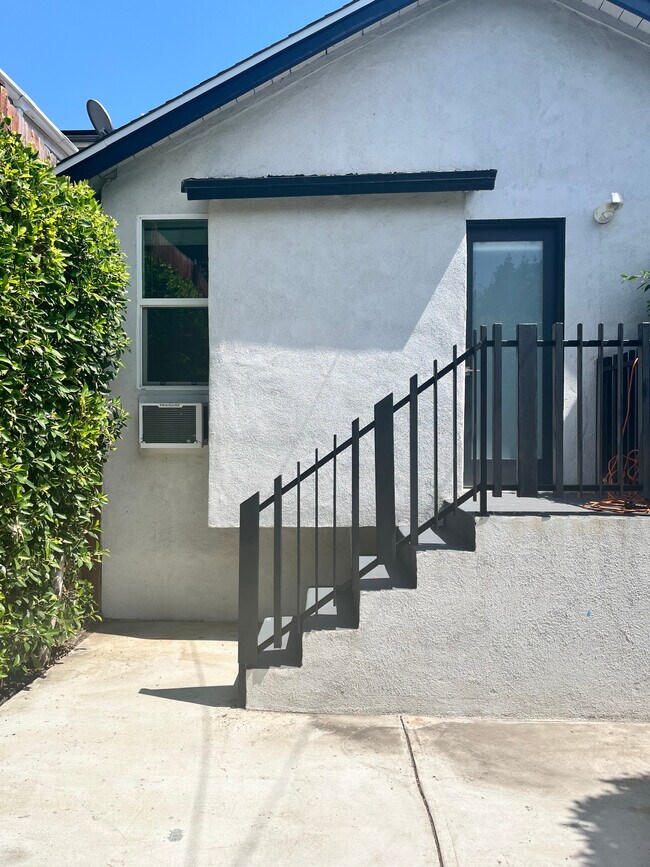 Building Photo - 325 N La Fayette Park Pl