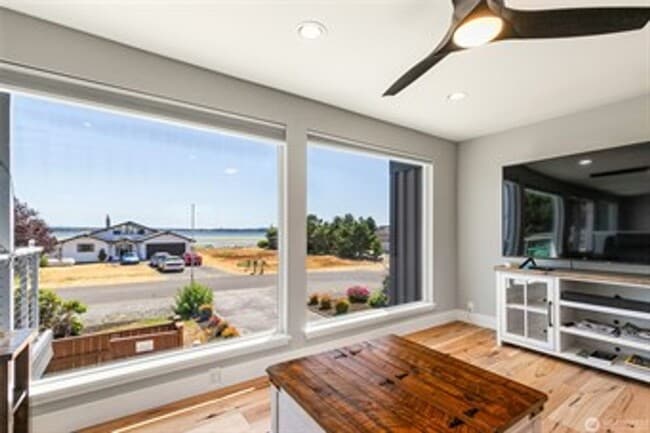 Building Photo - Gorgeous 5 Bedroom Home with Bayview - Bir...