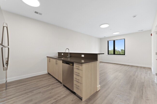 Building Photo - 49 S Day St