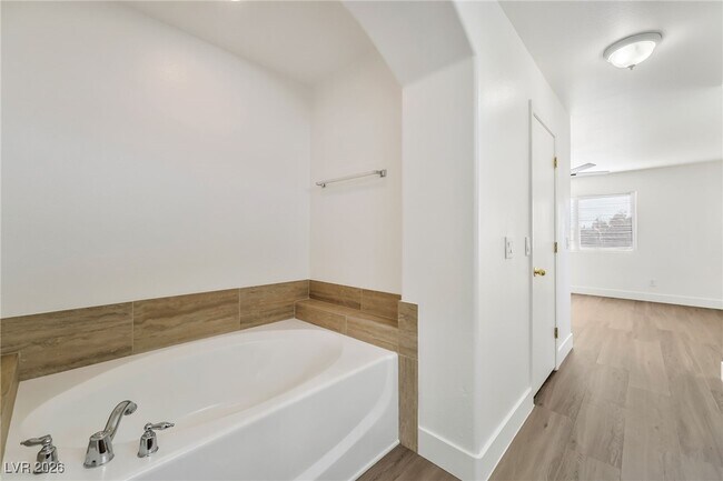 Building Photo - 10226 Wolf Pack Ln