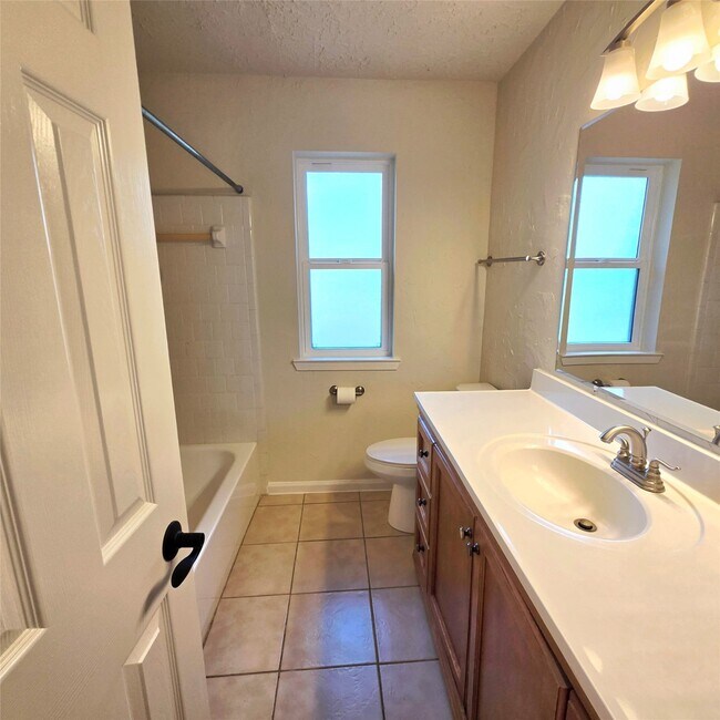 Building Photo - 3722 Westheimer Pl Dr