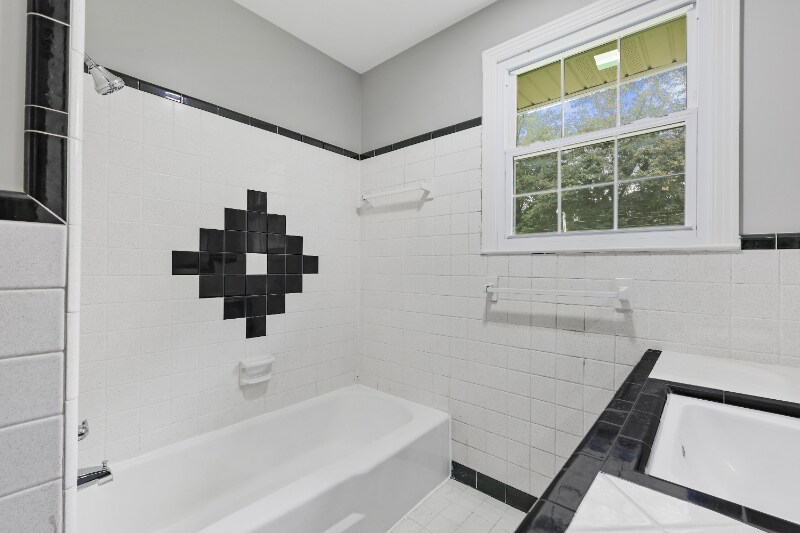 Building Photo - 1347 Gibson Dr