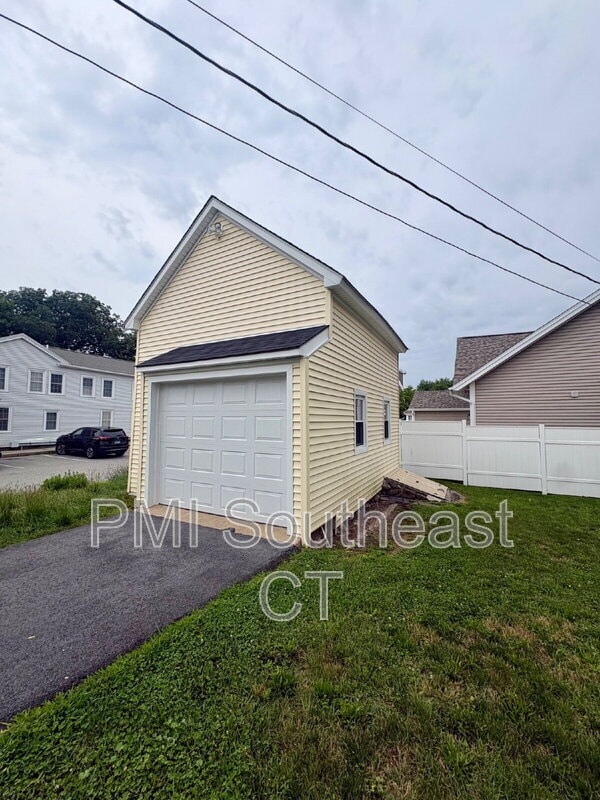 Building Photo - 12 Fort Hill Rd