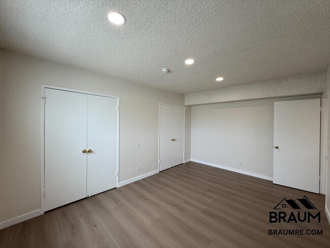 Building Photo - 6041 Whitsett Ave