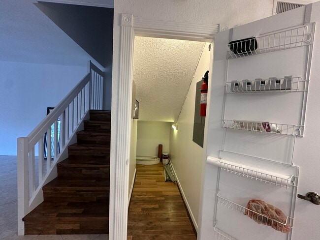 Building Photo - 8559 Boca Rio Dr