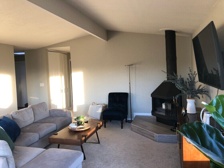 Interior Photo - 2625 13th Ave W