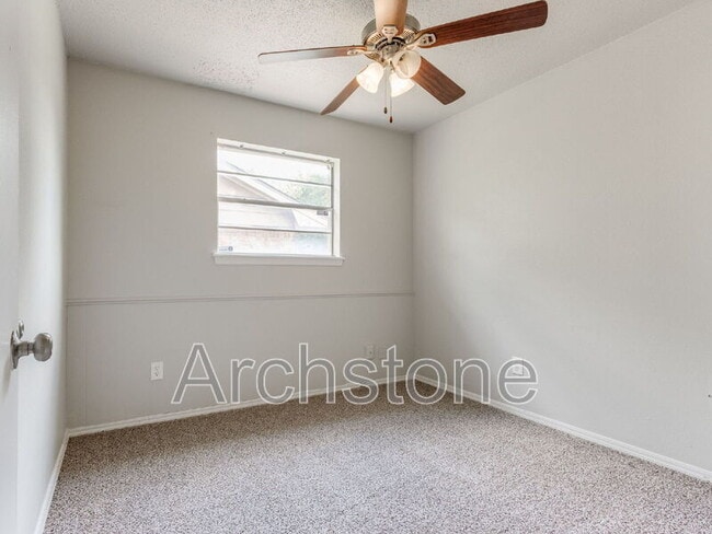 Building Photo - 4501 Meadowvale Dr