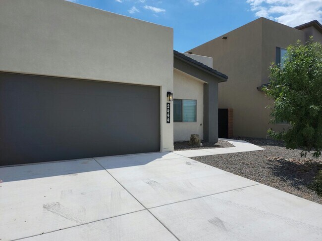 Building Photo - Modern 3-Bed, 2-Bath Home in Rio Rancho’s ...