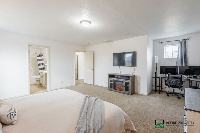 Building Photo - 3 Bed 2.5 Bath Home