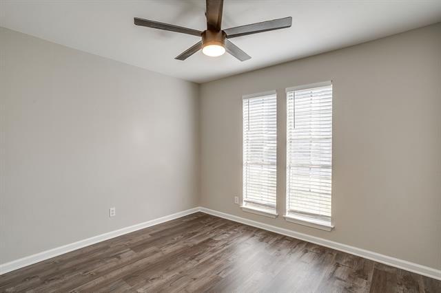 Building Photo - 317 NW Suzanne Terrace