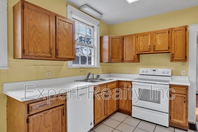 Building Photo - 1542 Somerset Dr