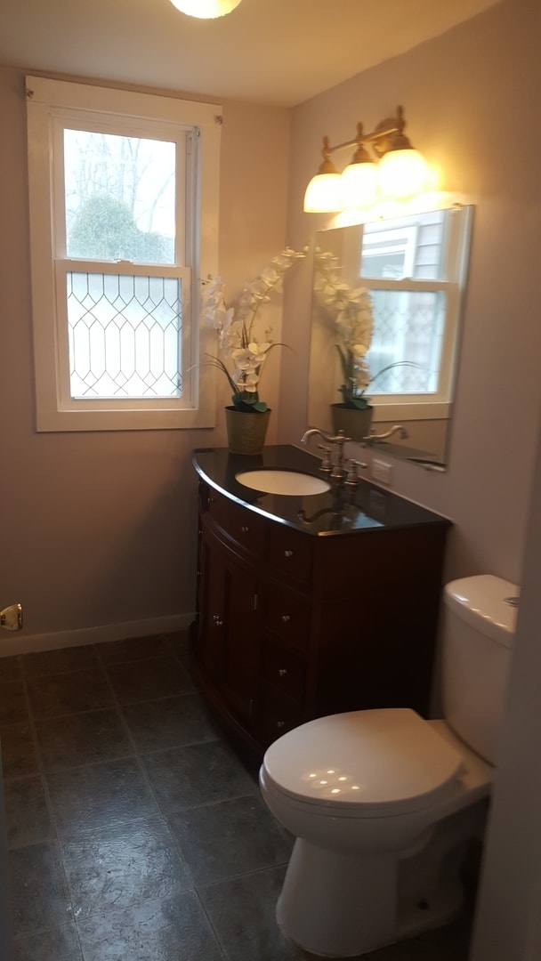 Building Photo - 302 S Walnut St