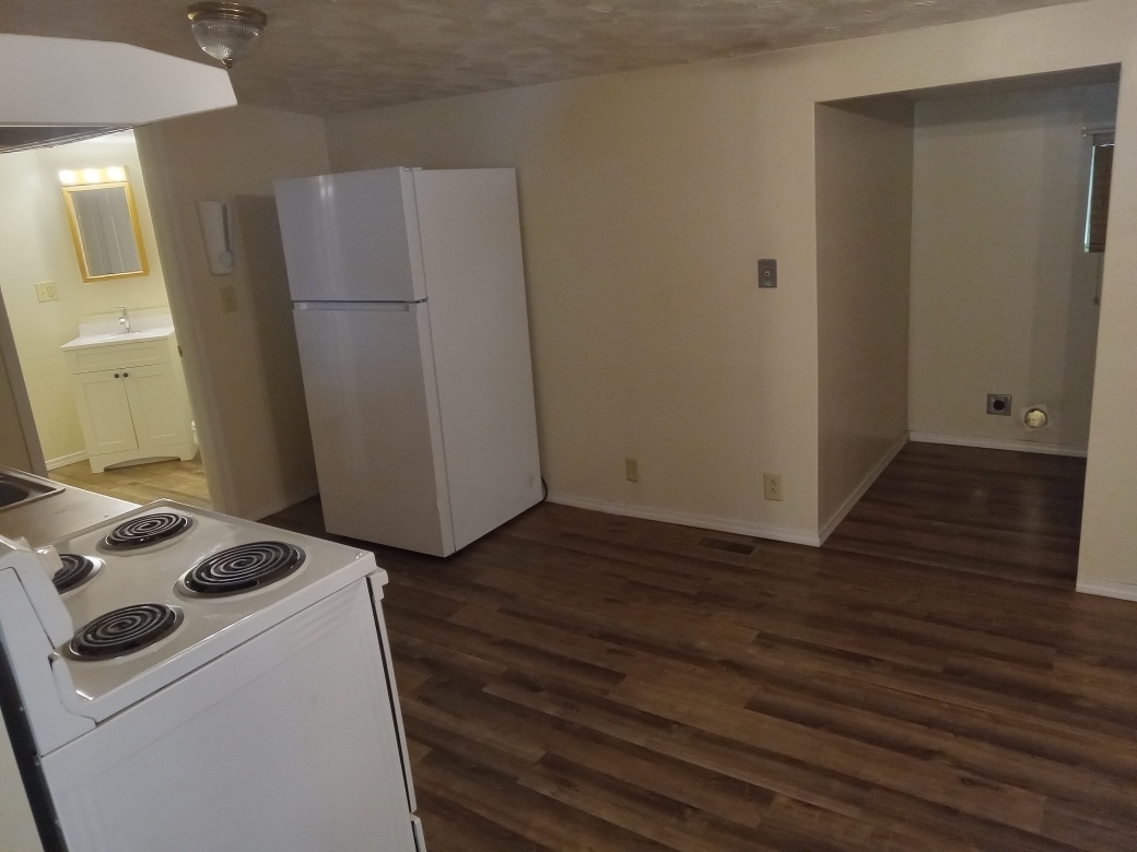 Building Photo - 307 Della Ave