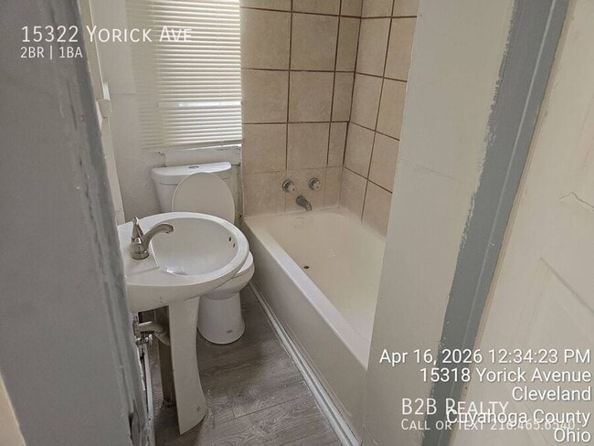 Building Photo - 15322 Yorick Ave