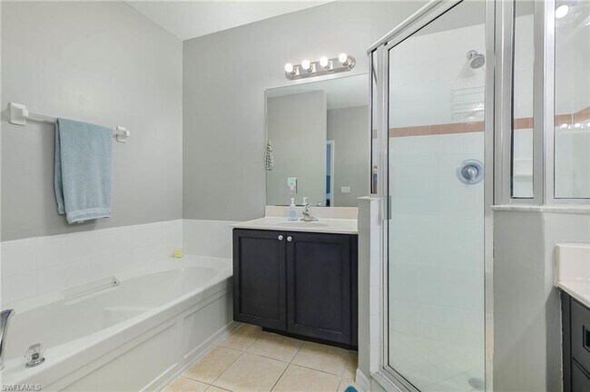 Building Photo - ** 4 Bed/3.5 Bath Single Family ~ 2 Car Garage Single Family Home ~ Lake Views **